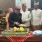 Pemotongan tumpeng HUT ke 29 Kabupaten Tanggamus oleh Wakil Ketua I DPRD Tanggamus, Rangga Putra Hakim, Jumat 27 Maret 2026 | Herdi/Media Prioritastv.com.