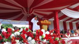 Bupati Tanggamus, H. Moh. Saleh Asnawi saat memimpin upacara HUT ke 29 Kabupaten Tanggamus di Lapangan Merdeka Kota Agung, Senin 30 Maret 2026 | Herdi/Media Prioritastv.com.