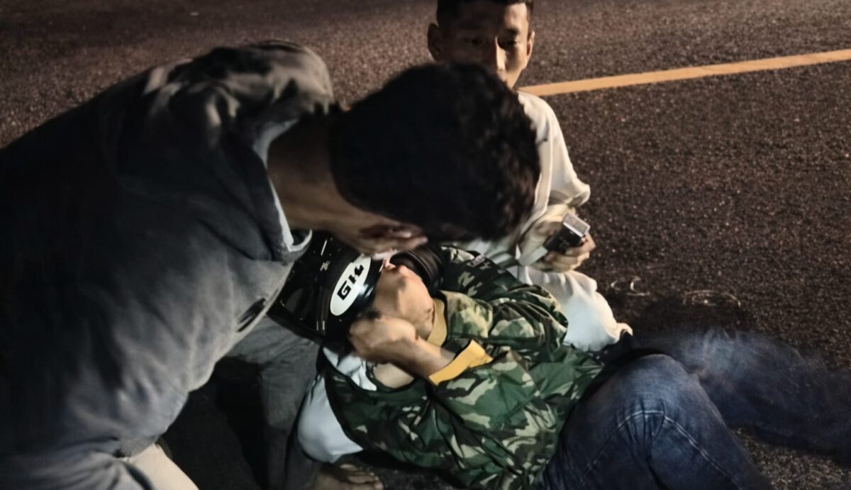 Para pemuda Tanggamus saat mengamankan satu pelaku pencurian mobil di Pekon Fajar Agung, Kecamatan Pringsewu, Kabupaten Pringsewu, Sabtu 7 Maret 2026, lalu | ist/Media Prioritastv.com.