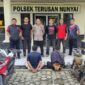 Kedua tersangka yang berhasil ditangkap Polsek Terusan Nunyai | Dok. Humas Polres Lampung Tengah.