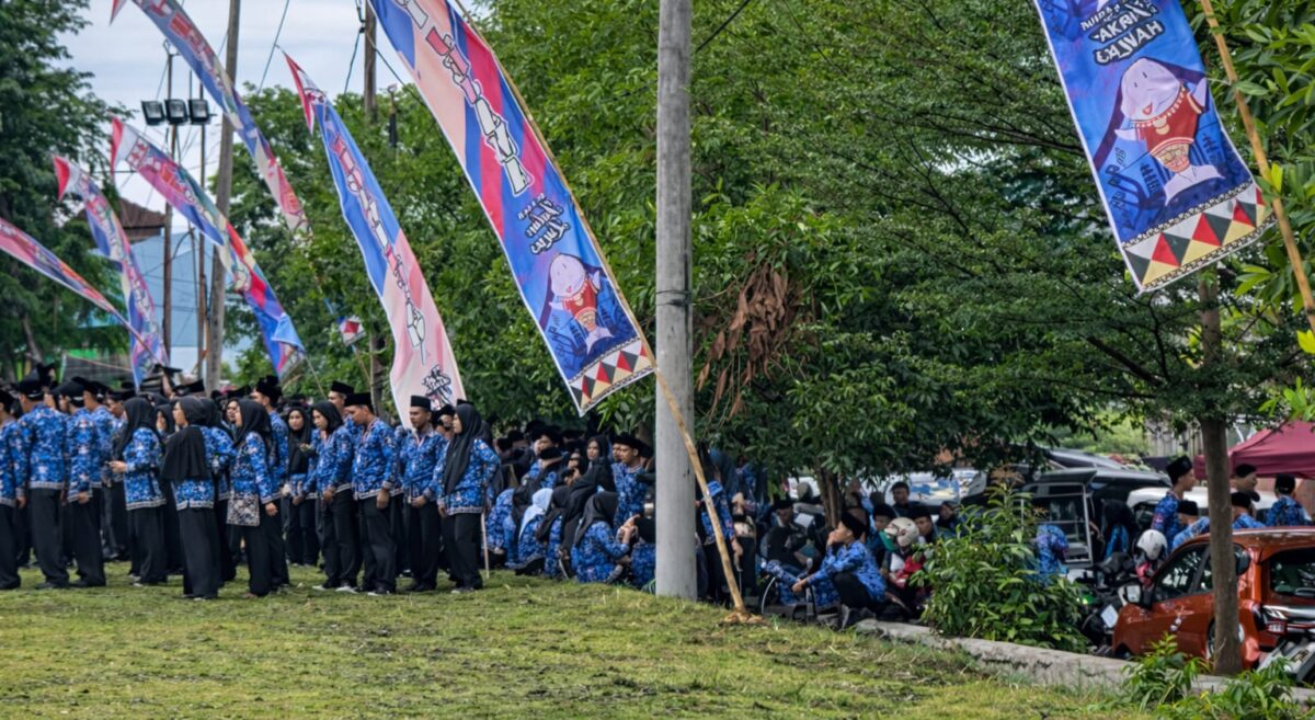 Penampakan Amburadulnya ASN Pemkab Tanggamus saat mengikuti upacara HUT 29 Tanggamus di Lapangan Merdeka, Kota Agung, Senin 30 Maret 2026 | Herdi/Media Prioritastv.com.