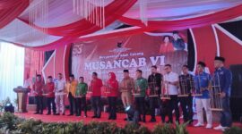 Ketua DPD PDI Perjuangan Provinsi Lampung Hj. Winarti didampingi Bupati Tanggamus H. Moh. Saleh Asnawi, ketua DPC PDI Perjuangan Tanggamus H. Burhanudin Noer saat membuka Musancab VI PDIPP Tanggamus di halaman kantor DPC PDIP Pekon Kampung Baru, Kecamatan Kota Agung Timur, Selasa 31 Maret 2026 | Herdi/Media Prioritastv.com.