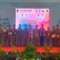 Foto bersama Bupati Tanggamus, H. Moh. Saleh Asnawi bersama para kepala OPD dan Camat yang berhasil meraih Tanggamus Award dalam rangkaian Musrenbang Tahun 2026 di GOR Kota Agung, Selasa 31 Maret 2026 | Herdi/Media Prioritastv.com.