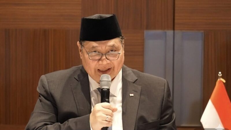 Menko Bidang Perekonomian Airlangga Hartarto saat menyampaikan penerapan WFH bagi ASN setiap Jumat untuk efisiensi energi, Selasa 31 Maret 2026. Dok : Tangkapan Layar Youtube Setpres.