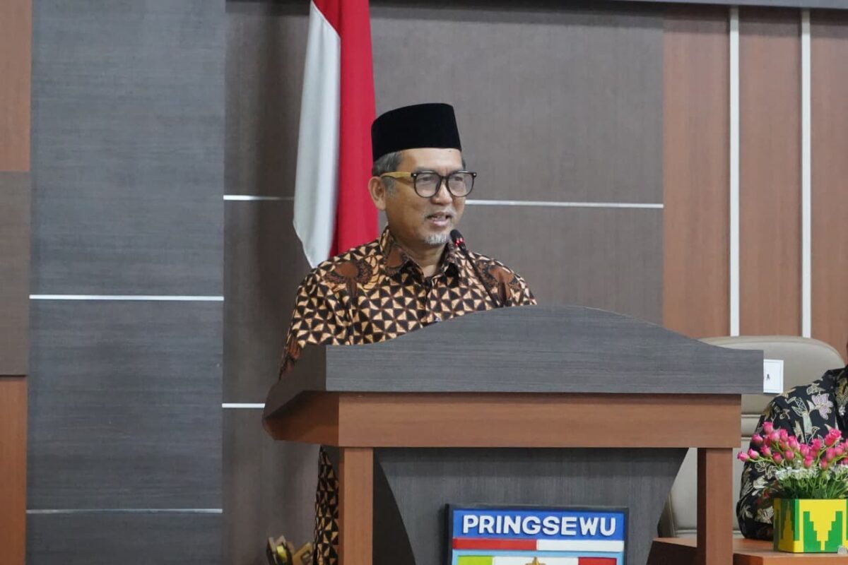 Presiden PKS Dr. H. Al Muzzammil Yusuf saat berdialog dengan para pejabat daerah di Pringsewu terkait dukungan program pusat untuk mendorong kemajuan ekonomi masyarakat (Foto: istimewa)