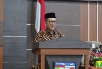 Presiden PKS Dr. H. Al Muzzammil Yusuf saat berdialog dengan para pejabat daerah di Pringsewu terkait dukungan program pusat untuk mendorong kemajuan ekonomi masyarakat (Foto: istimewa)