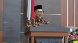 Presiden PKS Dr. H. Al Muzzammil Yusuf saat berdialog dengan para pejabat daerah di Pringsewu terkait dukungan program pusat untuk mendorong kemajuan ekonomi masyarakat (Foto: istimewa)