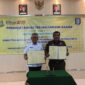 Kepala DPMPTSP Pringsewu Handri Yusuf bersama Kepala Kejaksaan Negeri Pringsewu Anggiat AP Pardede (Foto Dok DPMPTSP Pringsewu )