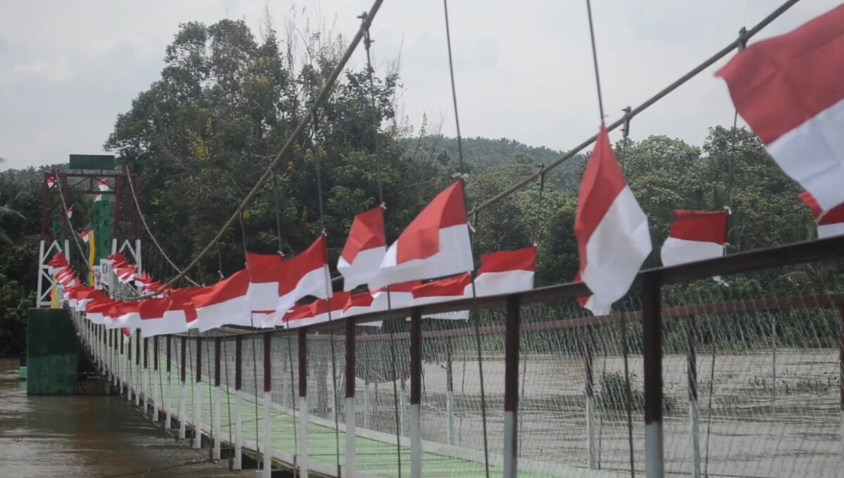 Akhiri Penyeberangan Perahu Bambu, Pangdam XXI/Radin Intan Resmikan Jembatan Garuda(Foto:Istimewa)
