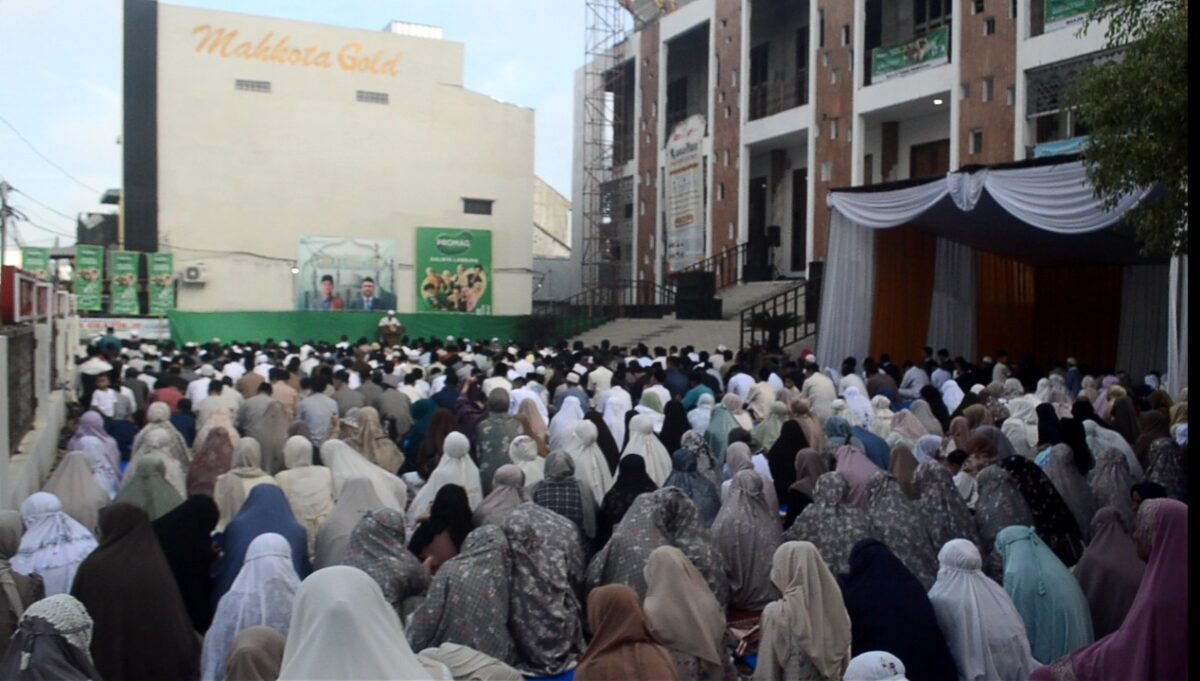 Ratusan jemaah Muhammadiyah memadati halaman Masjid Taqwa Pringsewu(Foto: Prioritas tv/istimewa)