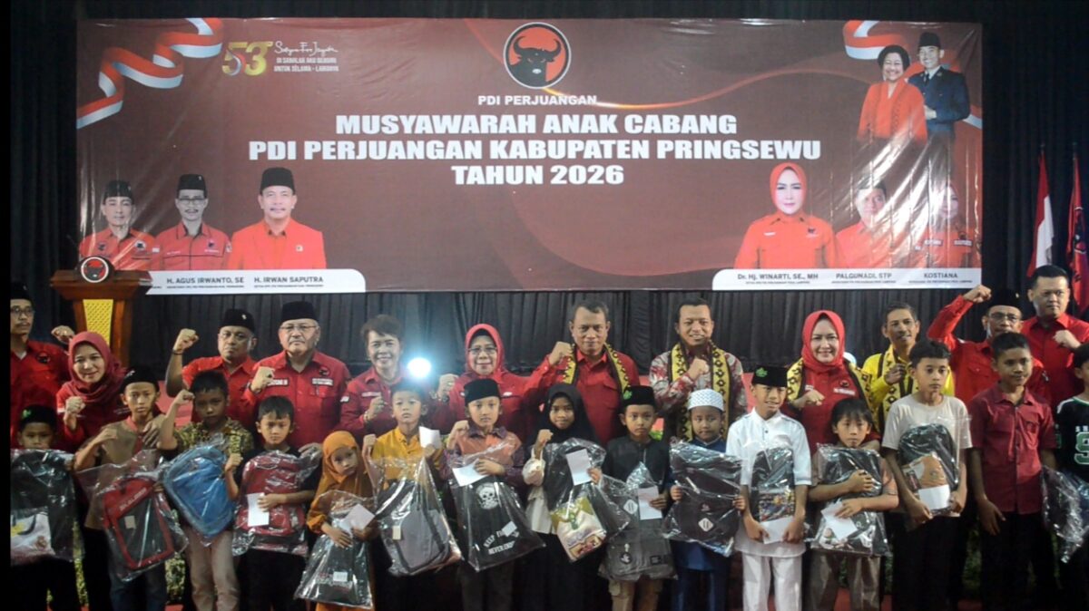 Ketua DPD PDI Perjuangan Provinsi Lampung Dr. Hj. Winarti, SE., MH saat membuka Musyawarah Anak Cabang (Musancab) PDIP Kabupaten Pringsewu 2026 di Gedung Balong Kuring, Minggu (8/3/2026). (Foto: istimewa)