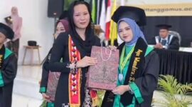 Angota DPD RI Almira Nabila Fauzi. hadiri wisuda kedua STIT Tanggamus, dorong lulusan jadi penggerak peningkatan kualitas SDM dan IPM daerah.(Foto: istimewa).