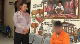 Tersangka RA yang ditangkap Polsek Pringsewu Kota, Selasa 31 Maret 2026 | Dok. Humas Polres Tanggamus.