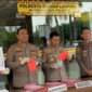 Konferensi pers Polresta Bandar Lampung dalam pengungkapan kasus penganiayaan yang mengakibatkan satu korban meninggal dan satu korban luka berat, Rabu 1 April 2026 |