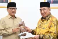 Mendes PDT Yandri Susanto saat menerima audiensi dari Bupati Tanggamus, Lampung Moh. Saleh Asnawi di kediamannya pada Rabu (1/4/2026) (Foto: Humas Kemendes PDT)