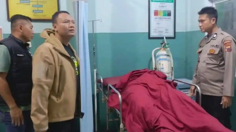 Polisi saat melakukan identifikasi korban di Puskesmas Bulakamba, Wanasari, Brebes, Jawa Barat.