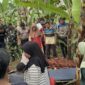 Polisi saat melakukan pemeriksaan TKP temuan mayat Lansia di Pekon Tekad, Pulau Panggung, Tanggamus, Selasa 31 Maret 2026 | Dok. Humas Polres Tanggamus.
