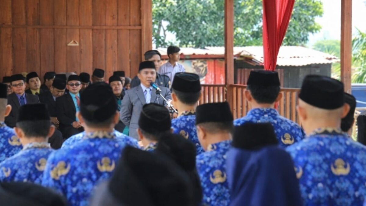Bupati Lampung Barat, Parosil Mabsus saat memberikan arahan usai pelantikan 88 pejabat setempat, Rabu 1 April 2026 | Dok. Humas Pemkab Pesisir Barat.