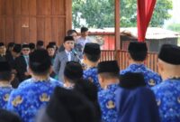 Bupati Lampung Barat, Parosil Mabsus saat memberikan arahan usai pelantikan 88 pejabat setempat, Rabu 1 April 2026 | Dok. Humas Pemkab Pesisir Barat.