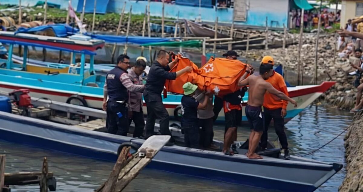 Tim gabungan saat melakukan evakuasi salah satu jenazah menuju daratan di wilayah Kota Karang, Teluk Betung Barat, Bandar Lampung, Kamis 2 April 2026 | ist/Media Prioritastv.com.