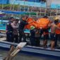 Tim gabungan saat melakukan evakuasi salah satu jenazah menuju daratan di wilayah Kota Karang, Teluk Betung Barat, Bandar Lampung, Kamis 2 April 2026 | ist/Media Prioritastv.com.