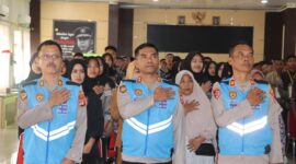 Kapolres Tanggamus AKBP Rahmad Sujatmiko saat memimpin pakta integritas penerimaan Polri Tahun 2026 di Aula Paramasatwika, Selasa 31 Maret 2026 | Dok. Humas Polres Tanggamus.