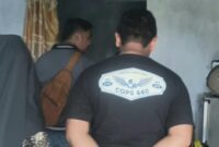 Polisi saat mendatangi TKP dan melakukan identifikasi temuan mayat perempuan di Pekon Podomoro, Kecamatan Pringsewu, Jumat 3 April 2026 |