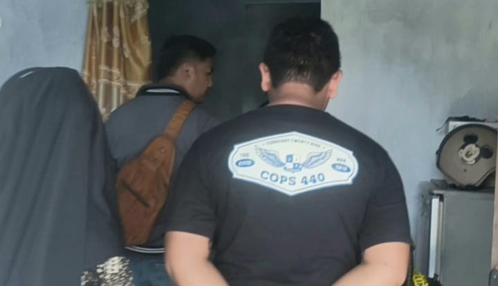 Polisi saat mendatangi TKP dan melakukan identifikasi temuan mayat perempuan di Pekon Podomoro, Kecamatan Pringsewu, Jumat 3 April 2026 |