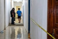 Polisi saat melakukan identifikasi di hotel melati kawasan Desa Rajabasa Lama (Tridatu), Labuhan Ratu, Lampung Timur, Jumat 3 April 2026 |