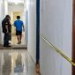 Polisi saat melakukan identifikasi di hotel melati kawasan Desa Rajabasa Lama (Tridatu), Labuhan Ratu, Lampung Timur, Jumat 3 April 2026 |
