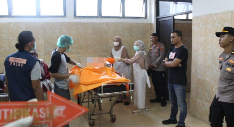 Jenazah Rusmiati saat dilakukan identifikasi di RSUD Pringsewu, Jumat 3 April 2026 | Dok. Humas Polres Pringsewu.
