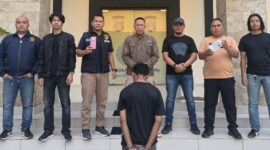 Tersangka AA alias Dewa yang berhasil ditangkap Polsek Kota Agung sebelum dijebloskan ke sel tahanan, Sabtu 4 April 2026 | Dok. Humas Polres Tanggamus.