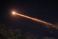 Objek bercahaya di langit Lampung yang melintas disebut-sebut mirip meteor bahkan diduga rudal, Sabtu 4 April 2026, malam | ist/Media Prioritastv.com.