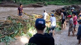 Pencarian korban yang dilaporkan terseret banjir di Pekon Rantau Tijang, Kecamatan Pardasuka Kabupaten Pringsewu, Minggu 5 April 2026 | ist/Media Prioritastv.com.