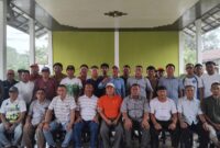 Foto bersama para penggiat sepak bola usai Hala Bihalal di Balai Pekon Tekad, Pulau Pangung, Tanggamus, Minggu 5 April 2026 | Herdi/Media Prioritastv.com.