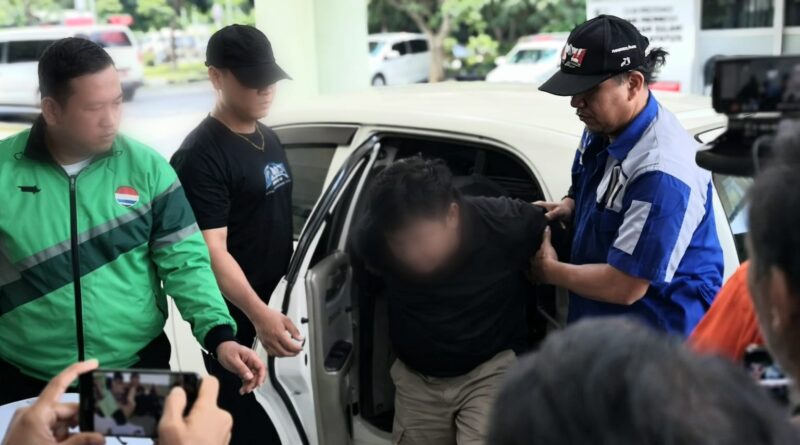 Pelaku Yogi Iskandar saat digelandang Polisi usai ditangkap di Jalan Sagalaherang, Kampung Sagalaherang Kaler, Kecamatan Sagalaherang, Kabupaten Subang, Jawa Barat, Senin 6 April 2026 | Achmad Junaidi/Media Prioritastv.com.
