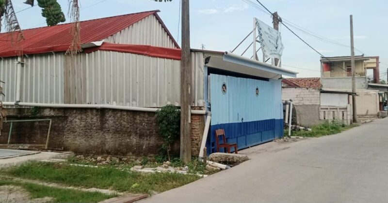 Dapur MBG di Dusun Cibanteng 1 Desa Mulyajaya Kecamatan Kutawaluya Kabupaten Karawang Jawa Barat yang belum terlihat aktifiktas, Senin 9 April 2026 | Achmad Junaidi/Media Prioritastv.com.