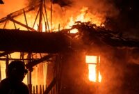 Kondisi amukan api saat melalap bangunan rumah di Pekon Sinar Semendo, Talang Padang, Tanggamus, Jumat 10 April 2026, pagi | ist/Media Prioritastv.com.