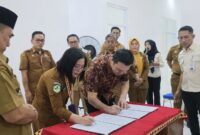Penandatangan PKS pengadaan unit alat cuci darah, Direktur RSUD Batin Mangunang, dr. Theresia Hutabarat dan PT Internusa, Selasa 7 April 2026 | Herdi/Media Prioritastv.com.