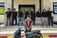 Tersangka Heri Febriyanda setelah ditangkap Polsek Kota Agung sebelum dijebloskan ke sel tahanan, Selasa 14 April 2026 | Dok. Humas Polres Tanggamus.