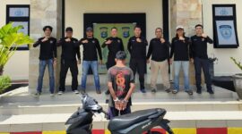 Tersangka Heri Febriyanda setelah ditangkap Polsek Kota Agung sebelum dijebloskan ke sel tahanan, Selasa 14 April 2026 | Dok. Humas Polres Tanggamus.