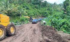 Hampir Rp100 Miliar Digelontorkan Pemerintah, Jalan Menuju Wisata Pesisir Tanggamus Mulai Diperbaiki