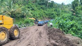 Perbaikan jalan di satu titik menuju Pesisir Tanggamus, Lampung, Rabu 15 April 2026 |