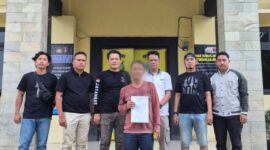 Terduga pelaku inisial JK saat membuat pernyataan tidak mengulangi perbuatannya, Kamis 16 April 2026 | Dok. Humas Polres Tanggamus.