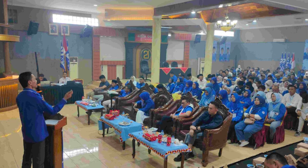Ketua DPD PAN Tanggamus saat memberikan sambutan dalam rangkaian Muscab di Ballroom Hotel 21 Gisting, Minggu 19 April 2026 | Sahbuddin/Media Prioritastv.com.