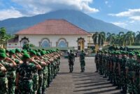 Sebanyak 537 personel TNI Yonif TP 945/PPC saat tiba di Kota Agung dan disambut langsung oleh Bupati Tanggamus H. Moh. Saleh Asnawi dalam upacara yang digelar di Halaman Masjid Islamic Center Kota Agung, Rabu (18/3/2026) sekitar pukul 09.00 WIB | Herdi/Media Prioritastv.com.