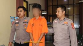 Terduga pelaku AF saat digiring polisi ke sel tahanan Polres Pringsewu, Rabu 22 April 2026 | Dok : Humas Polres Pringsewu.