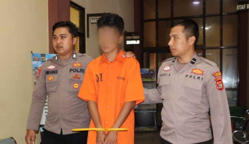 Terduga pelaku AF saat digiring polisi ke sel tahanan Polres Pringsewu, Rabu 22 April 2026 | Dok : Humas Polres Pringsewu.