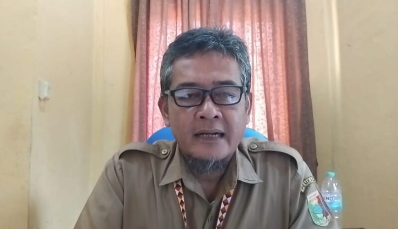 Rahmat Hidayat Sekertaris Dinas Ketahanan Pangan Tanaman Pangan dan Hortikultura Kabupaten Tanggamus saat memberi keterangan pers di ruang kerjanya, Senin 27 April 2026 | Herdi/Media Prioritastv.com.