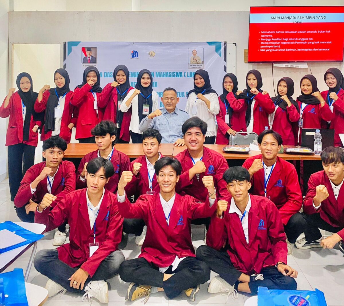 Antusiasme mahasiswa Institut Bakti Nusantara saat mengikuti LDKM bersama HKBN, membangun karakter kepemimpinan dan semangat kebangsaan.(Foto: Prioritastv.com/istimewa)